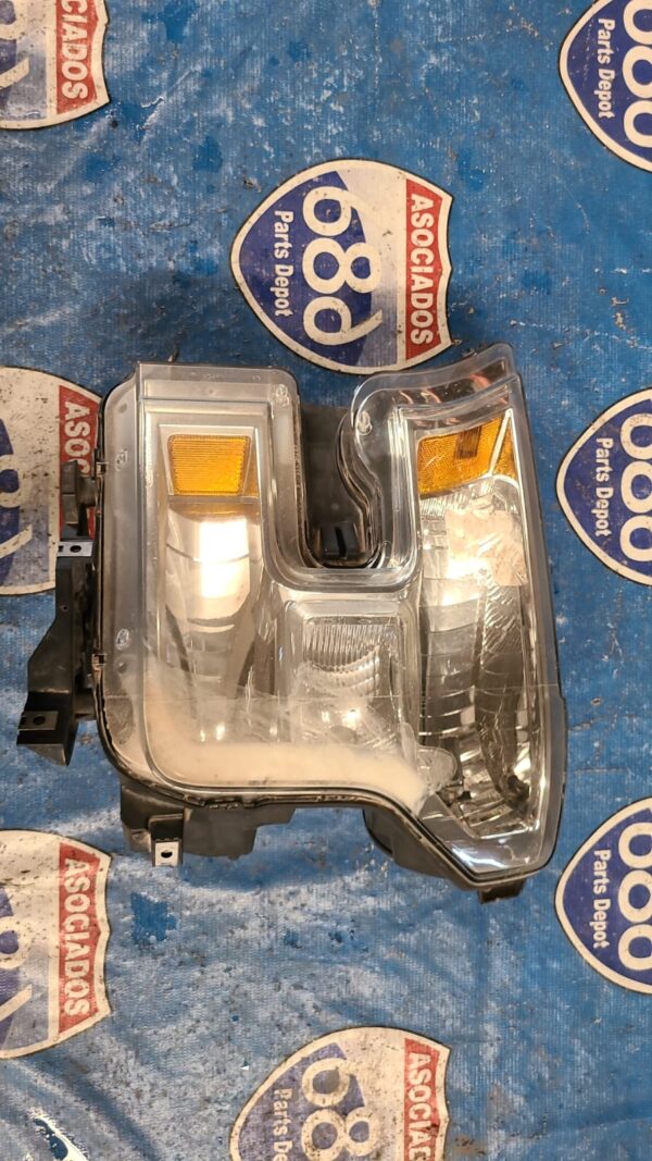 foco izquierdo F150 15-17 150153 rack D2 (bodega)