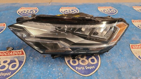 foco izquierdo Jetta 19-21 019667 rack D2 (bodega)