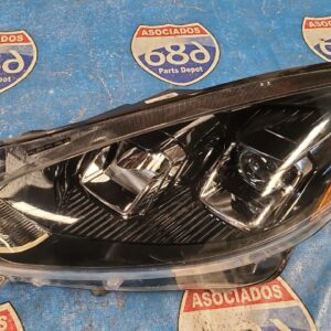 foco izquierdo Escape 20-21 B-8007 rack B2 (bodega)