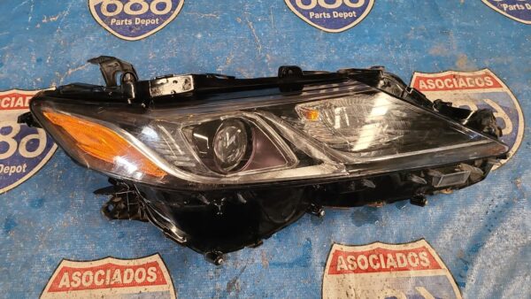 foco derecho Camry 18-19 300930 rack A4 (bodega)
