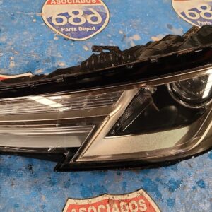 foco izquierdo Audi a4 17-19 B-7073 rack E1 (bodega)
