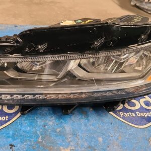 foco izquierdo Passat 16-18 111508 rack E1 (bodega)