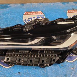 foco izquierdo Toyota Venza 20-22 B-8003 rack E1 (bodega)