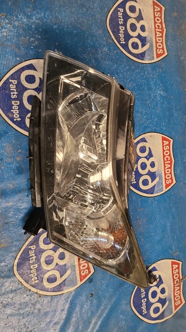 foco izquierdo Cruze 10-15 66111 rack F1 (bodega)