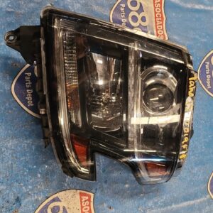 foco izquierdo Tahoe 15-20 019628 (bodega)