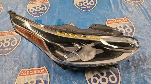 foco derecho Kia forte 19-21 019615 (bodega)