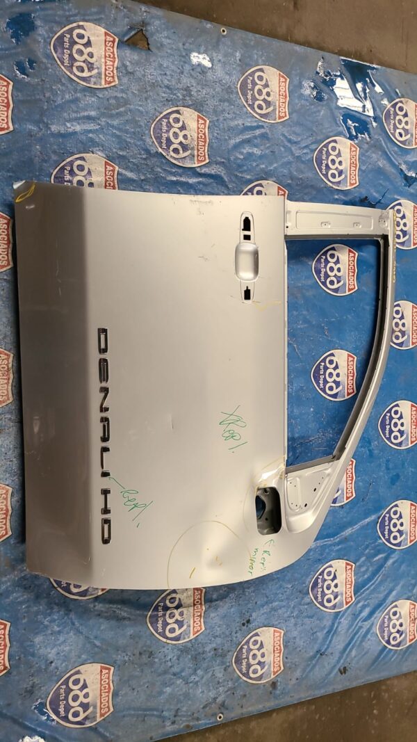 puerta derecha delantera Sierra/silverado HD 20-23 019603 (bodega)