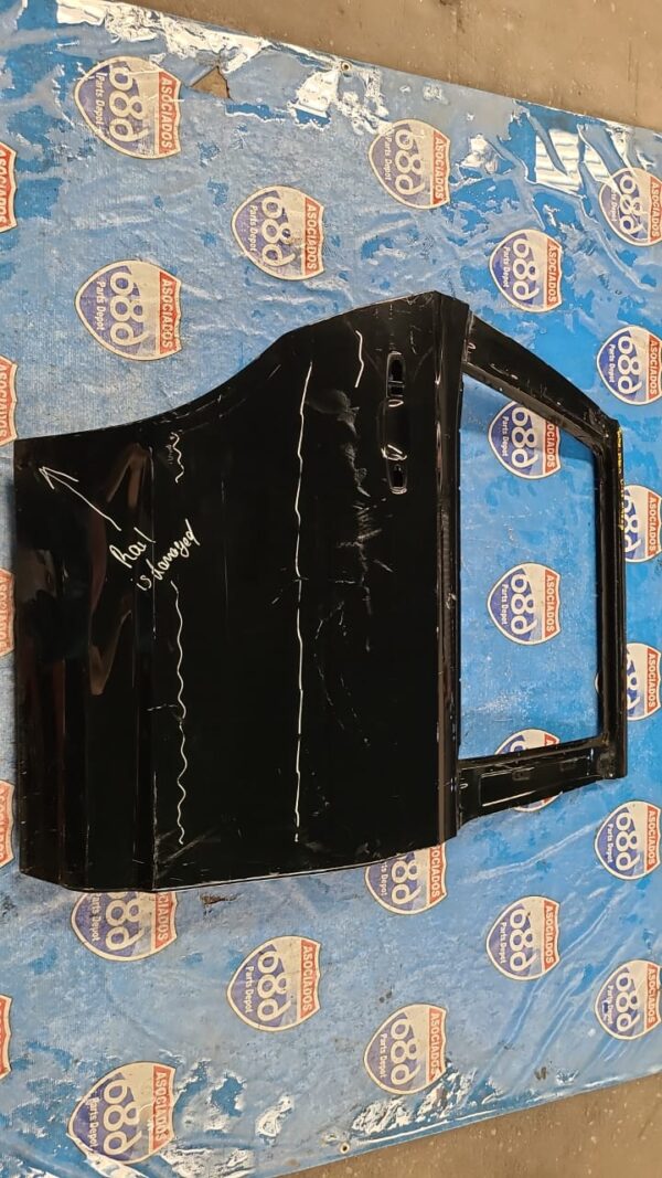 puerta trasera derecha Tahoe-yukon 21-22 019607 (bodega)