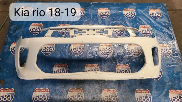 defensa delantera kia rio 18-20 019561 (bodega)