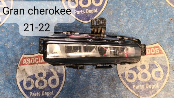 faro de niebla izquierdo grand cherokee 2022 019532 (bodega)