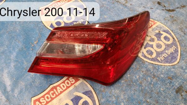 Mica derecha chrysler 200 2011-14 019452 (bodega)