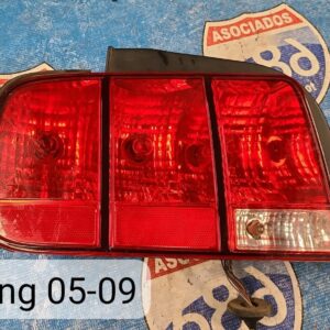 mica izquierda mustang 2005-09 019375 (bodega)