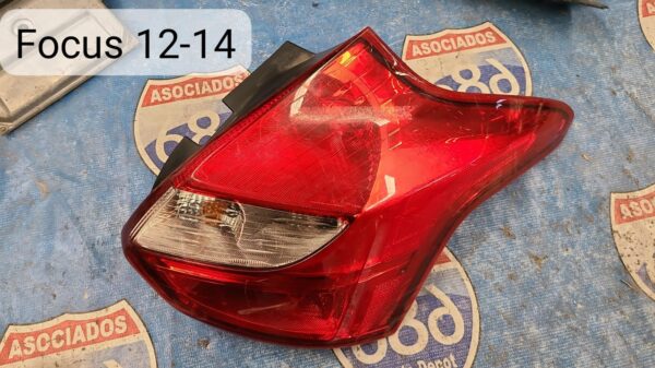 mica derecha focus hatchback 2012-14 019364 (bodega)