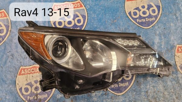 foco derecho rav4 2013-15 019340 rack C1 (bodega)