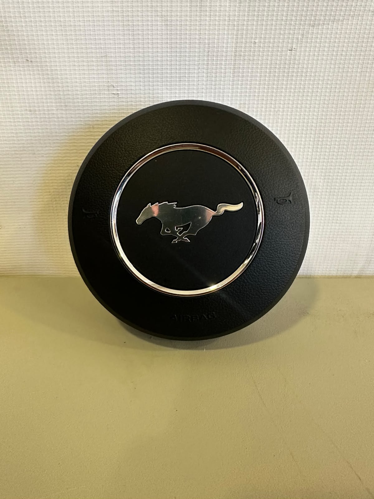 BOLSA DE AIRE DE VOLANTE DE MUSTANG 18-23