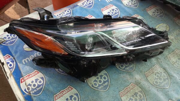 Camry 19-20 B-4620 Foco derecho (Rack C-3 BODEGA