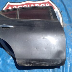 Nissan versa 2014 puerta derecha trasera