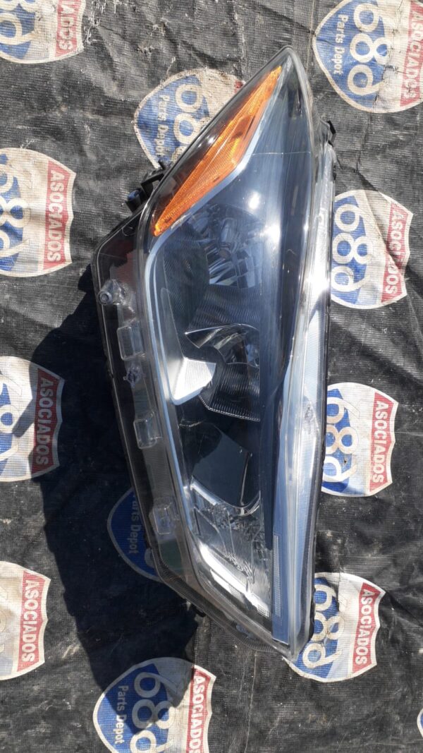 Kicks 18-20 – B-4023 foco derecho (Rack A-4) BODEGA