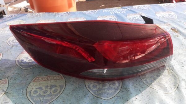 Elantra 17-18 -L- B-2196 mica izquierda