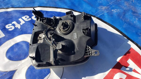GMC Yukon 2007-2014 foco derecho F-0293 (Rack A-1)