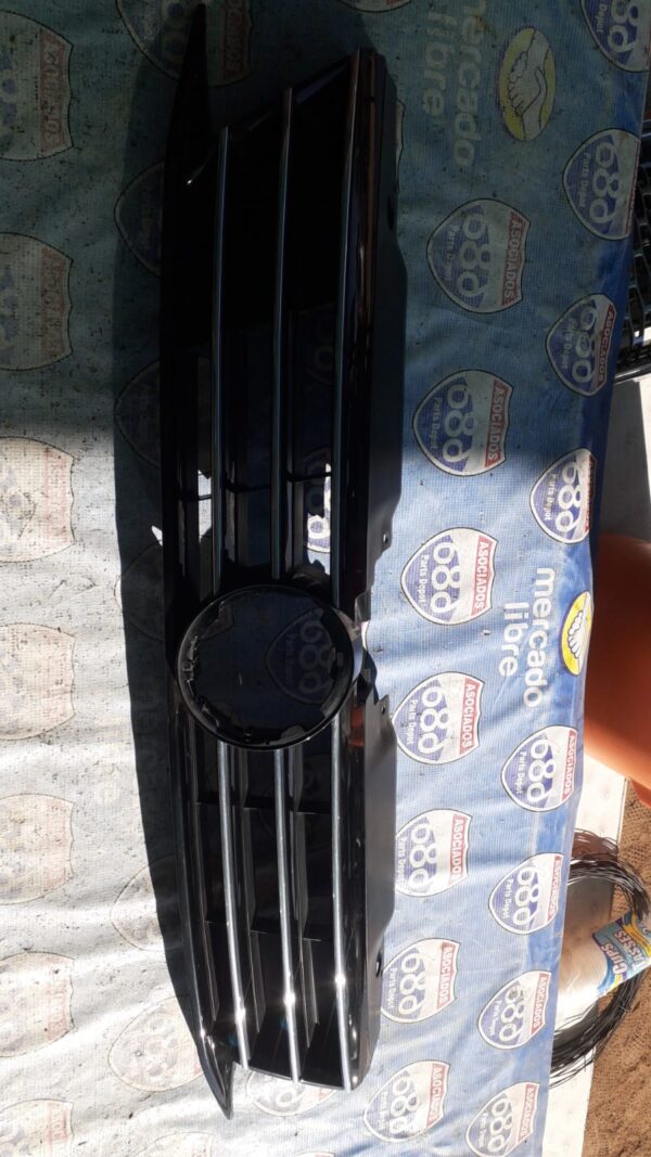 Jetta 16-18 B-5108 parrilla