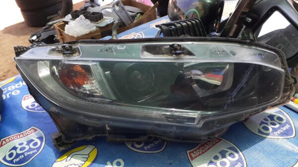 Civic sedán 2016-2018 foco Derecho