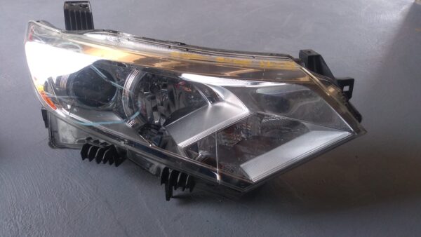Nissan Quest 2012-2014 foco derecho 02101 (Pared)