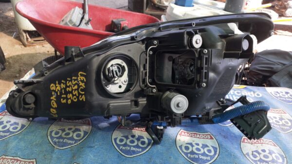 Lexus IS250/IS350 12-13 – B-4607 foco derecho RACK C-3 BODEGA