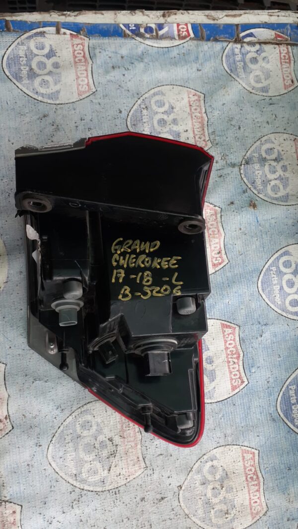 Grand cherokee 17-18 -L- B-5206 mica izquierda