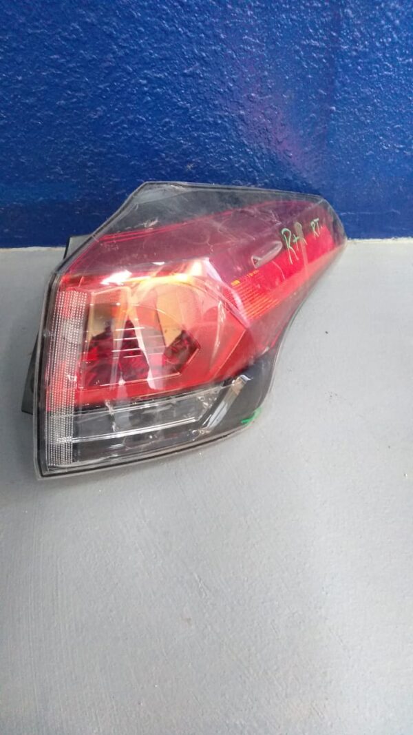 Toyota Rav4 2016-2017 Mica (calavera) derecha