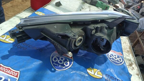 4 Runner 14-20 R b9002 FOCO DERECHO RACK A-1 BODEGA