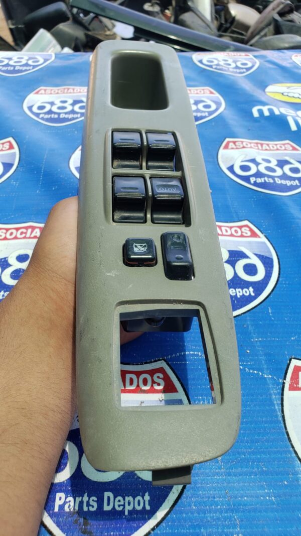Corolla 2011-2014 control de vidrios M2006