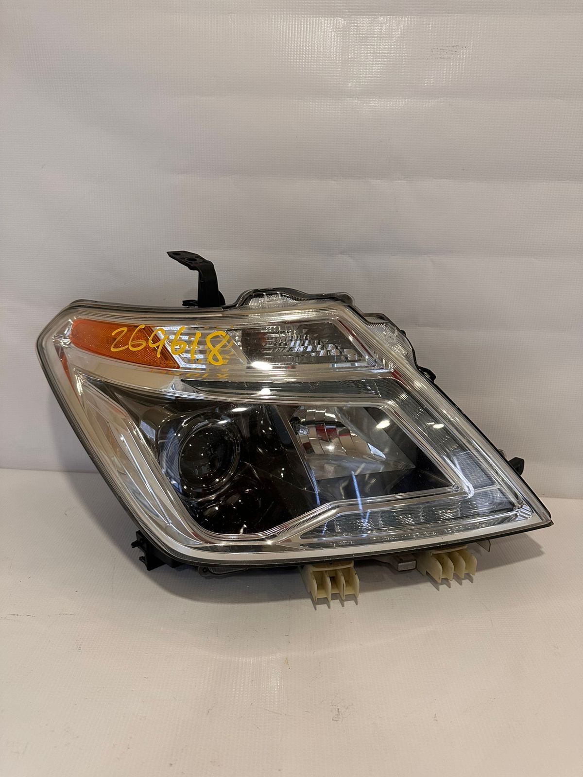 Foco derecho Nissan armada 2017/2020 F20