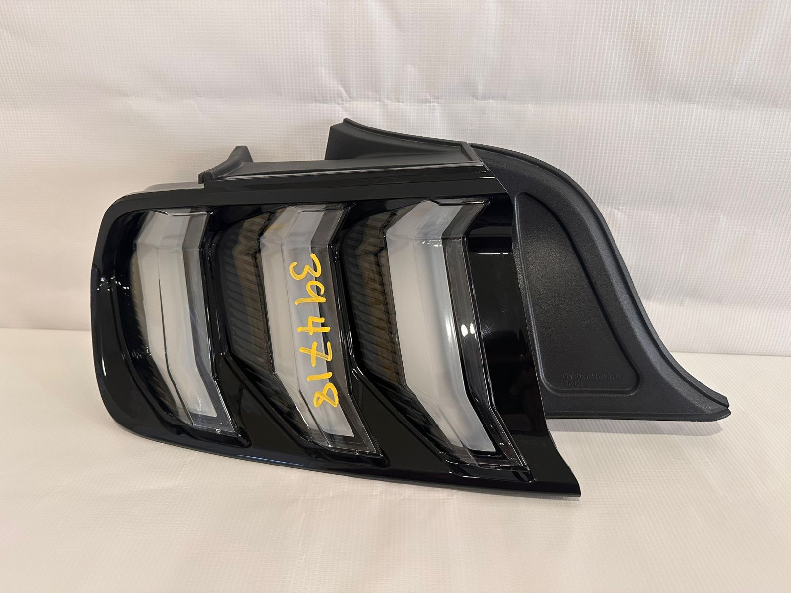 Mica izquierda Ford Mustang 2015/2023 F 01