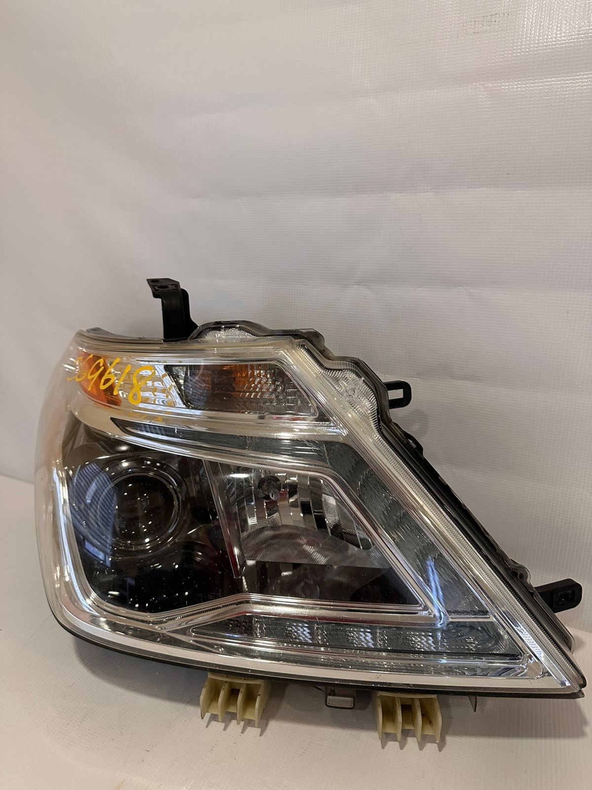 Foco derecho Nissan armada 2017/2020 F20