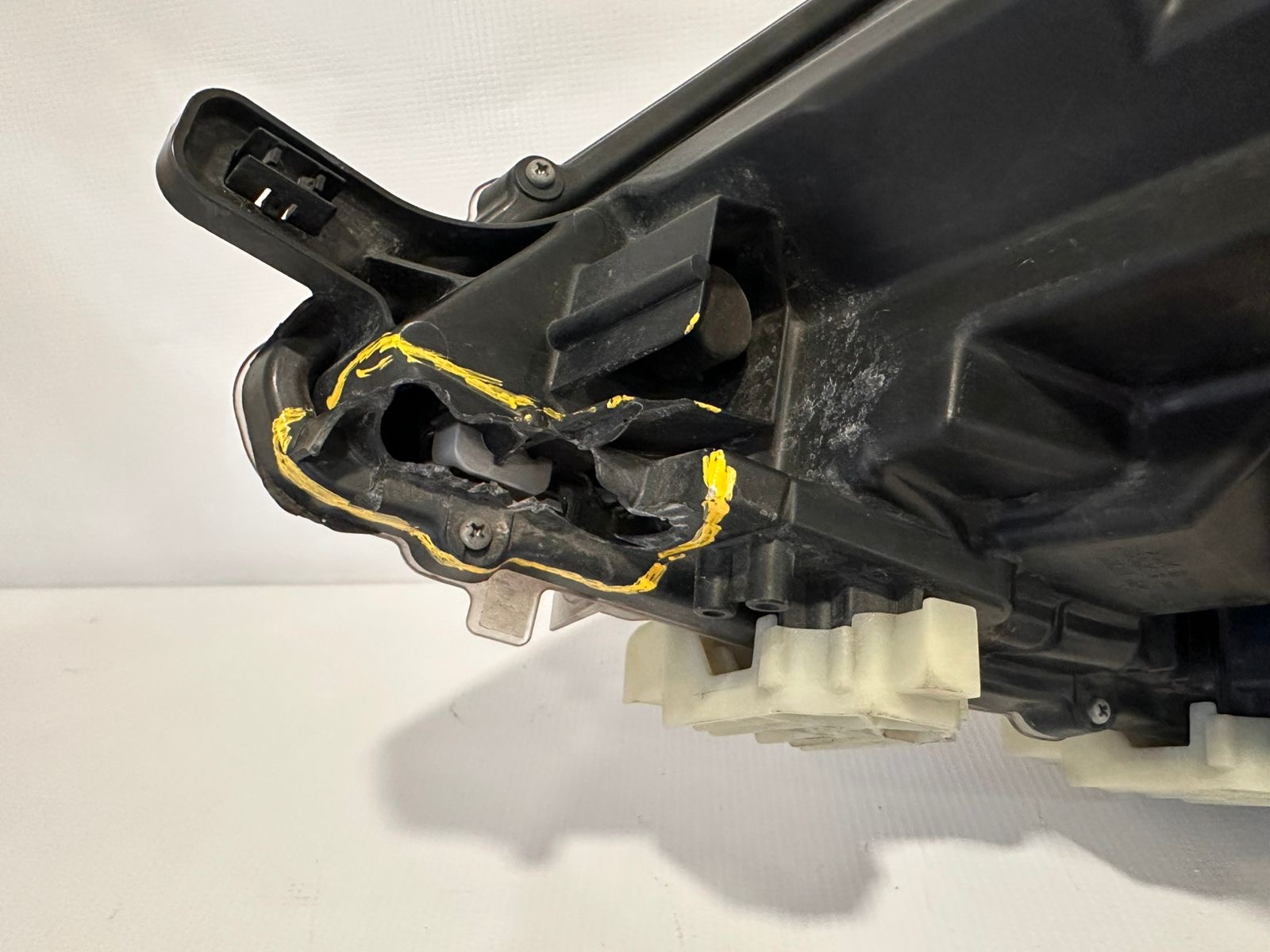 Foco derecho Nissan armada 2017/2020 F20